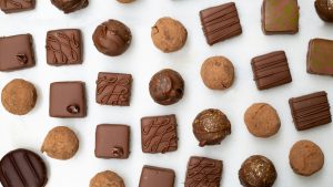 Mokslininkai įvairiuose šokolado gaminiuose aptiko švino ir kadmio