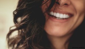Dantų šaknų kanalų gydymo bijoma be reikalo: neskausminga ir gelbsti dantis