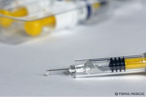 Vakcinų gamintojai kraunasi milijardus, o už žalą neatsako